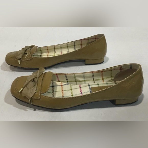 Coach, size 6.5, Patent Leather Bow Flats (minor wear) - Picture 1 of 6